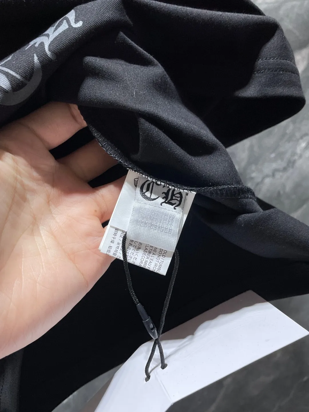 P140 New Chrome Hearts 25ss for summer. High gram weight, environmentally friendly and high-quality top fabric. 260g~270g. Chrome classic scroll letter color cross group flower arm short sleeves. Imported environmentally friendly glue printing and dyeing. Counter synchronization. Re-engraved version 1:1. Recommended color: black white. Size: S, M, L, XL.
